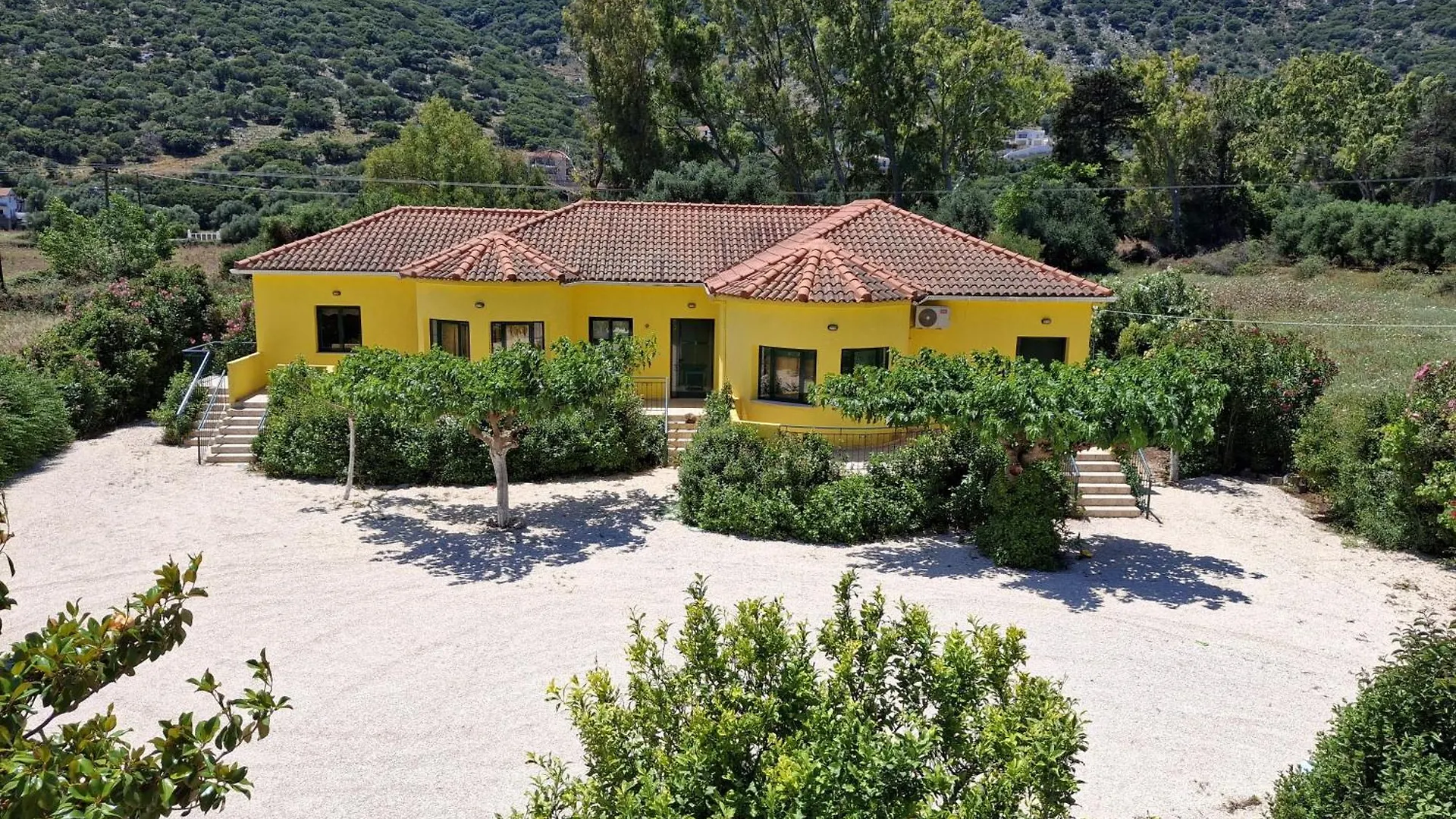 Countryside Studios Apartment Agia Efimia